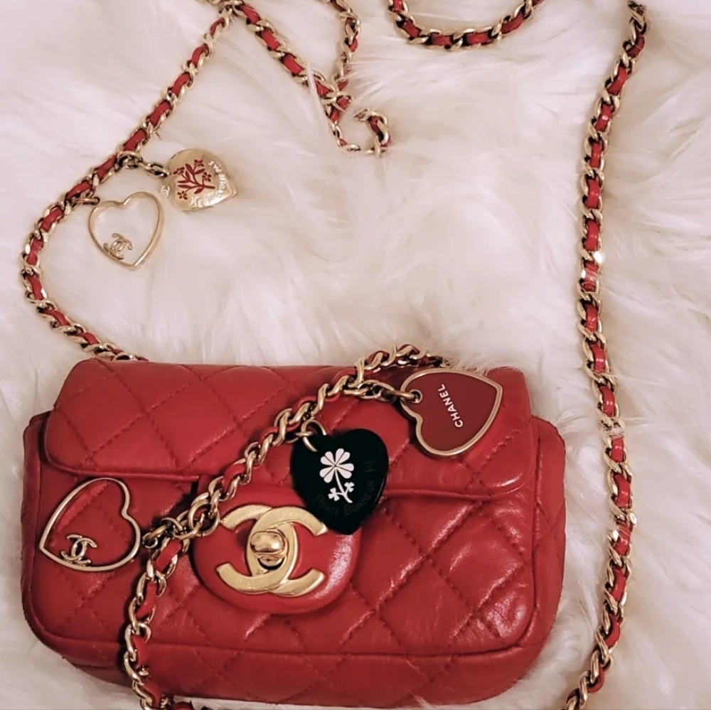 ๐SOLD Bonne Chanel Mini Bag - Picture 3 of 11